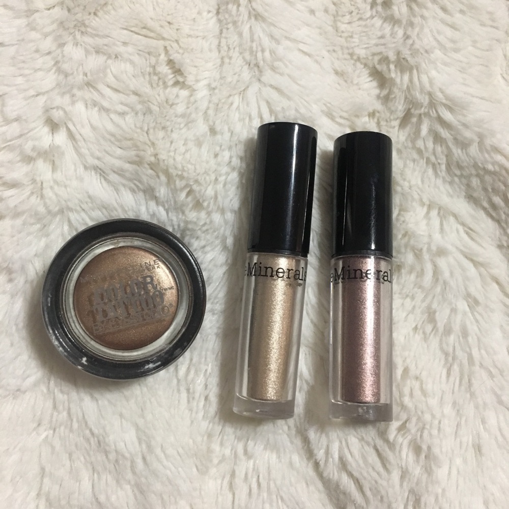 ❌SOLD❌ Cream/Powder Shadows